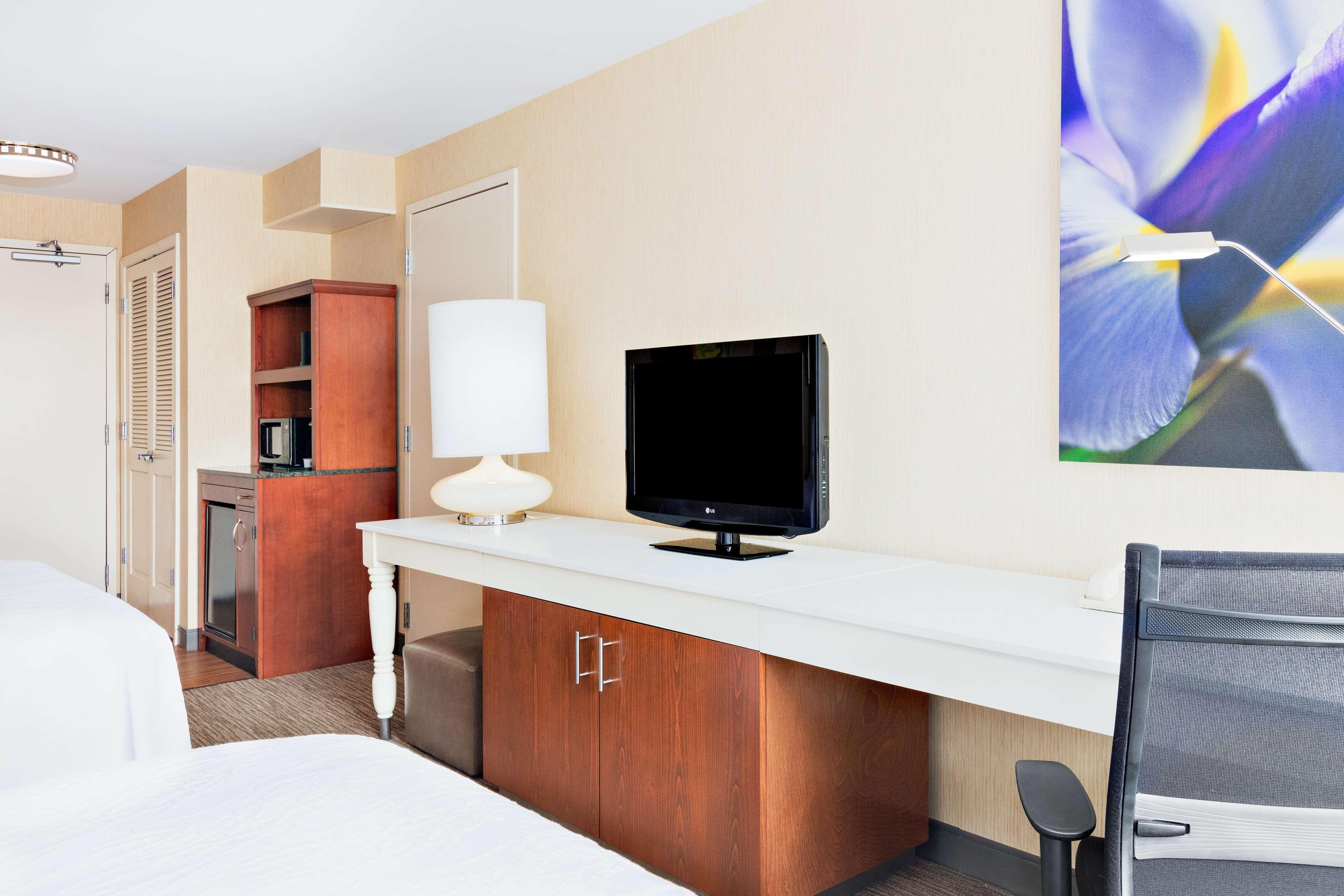 Hilton Garden Inn Фолсом Экстерьер фото