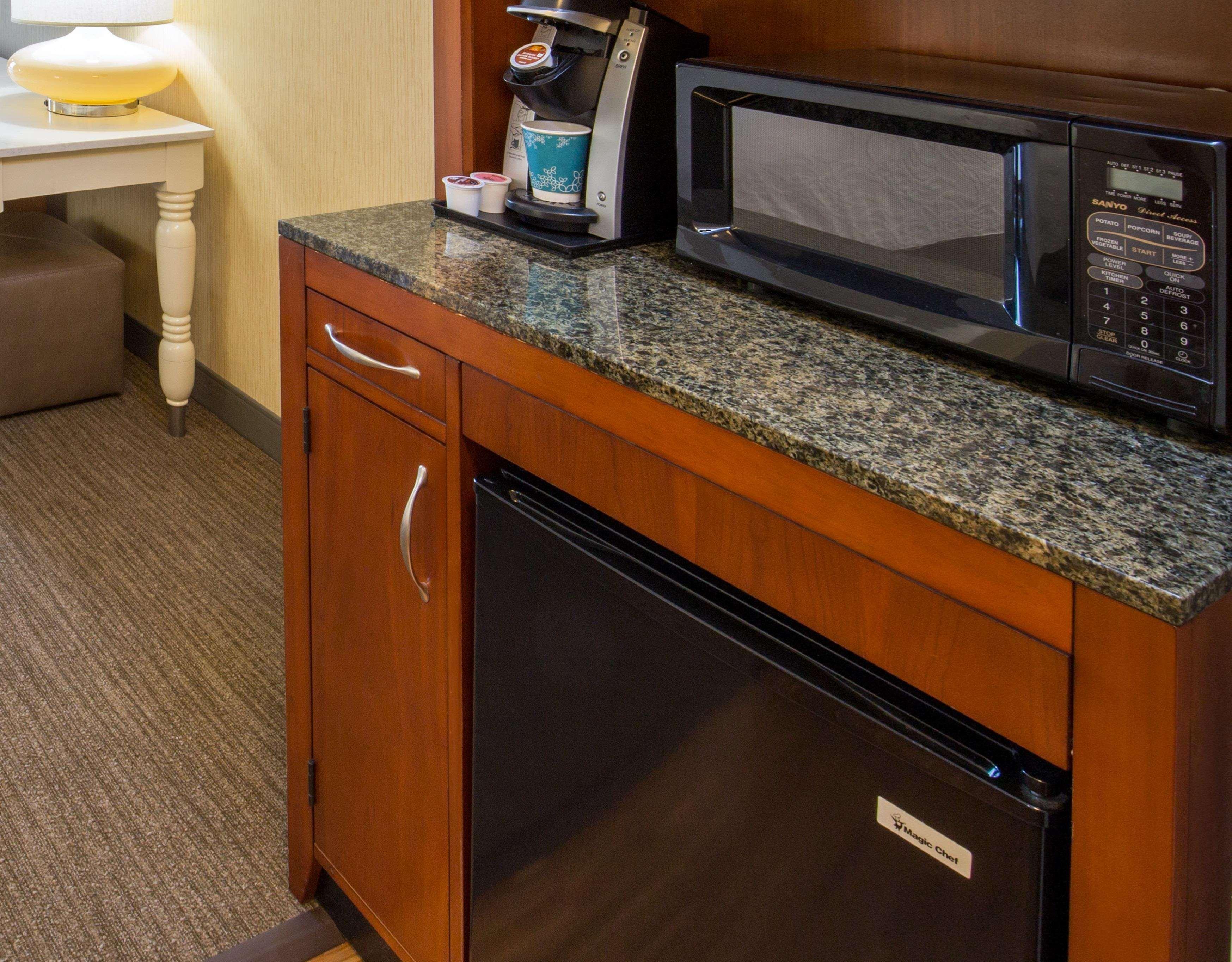 Hilton Garden Inn Фолсом Экстерьер фото