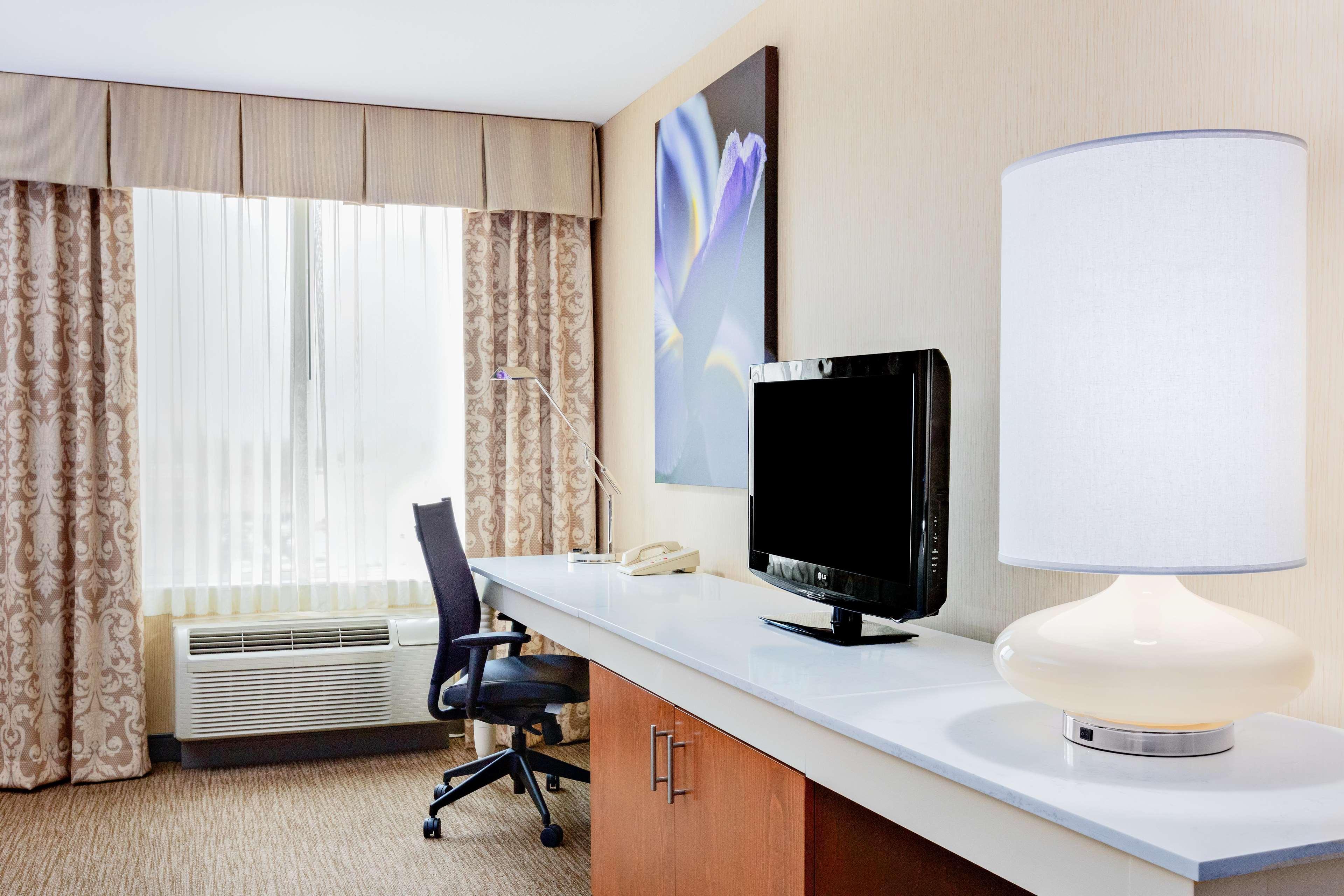 Hilton Garden Inn Фолсом Экстерьер фото