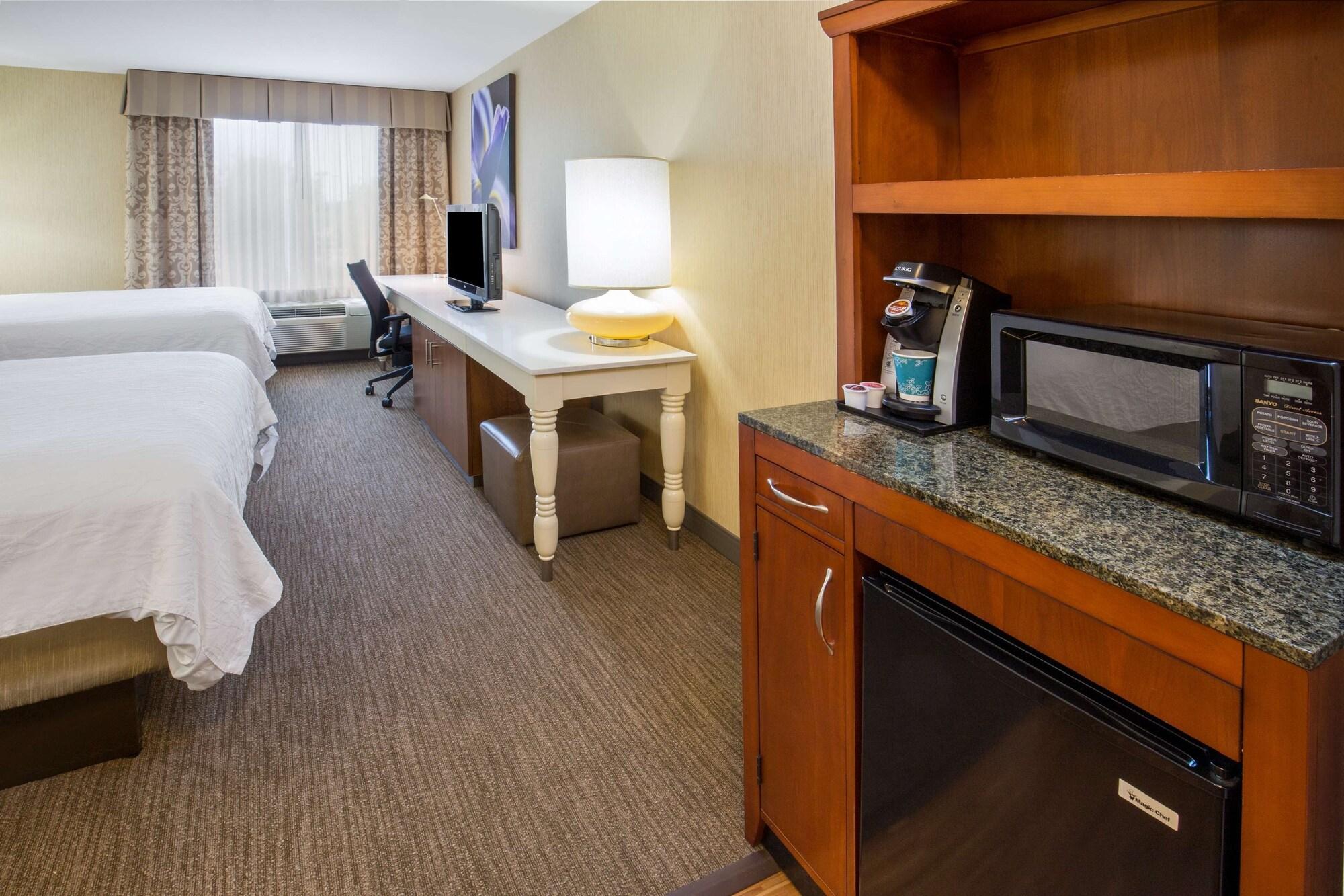 Hilton Garden Inn Фолсом Экстерьер фото