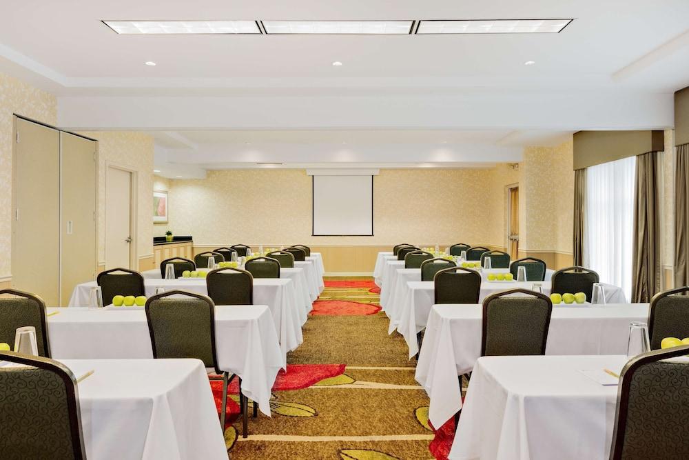 Hilton Garden Inn Фолсом Экстерьер фото