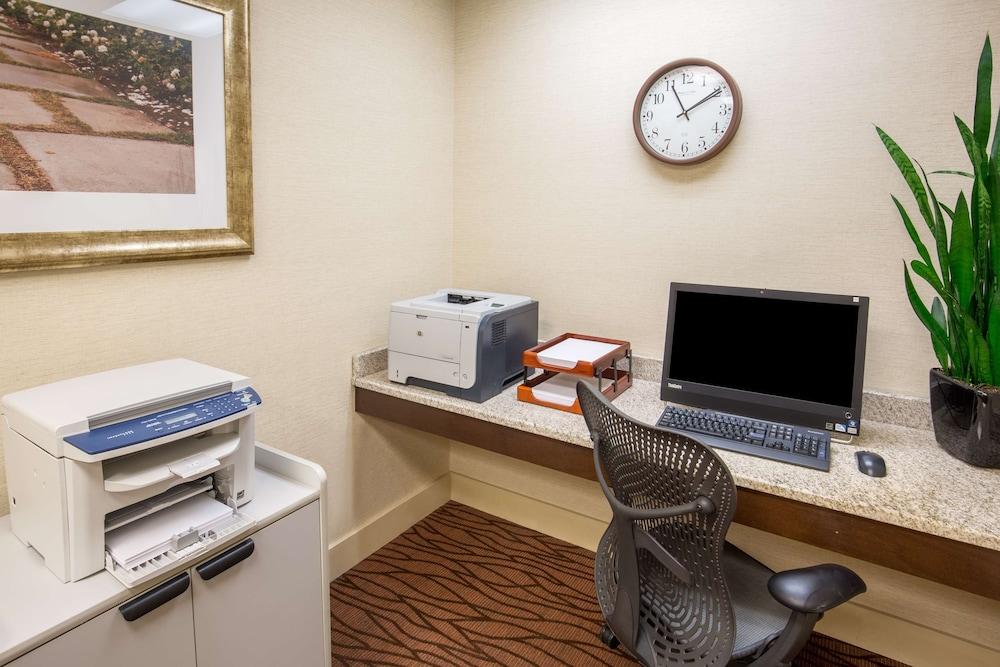 Hilton Garden Inn Фолсом Экстерьер фото
