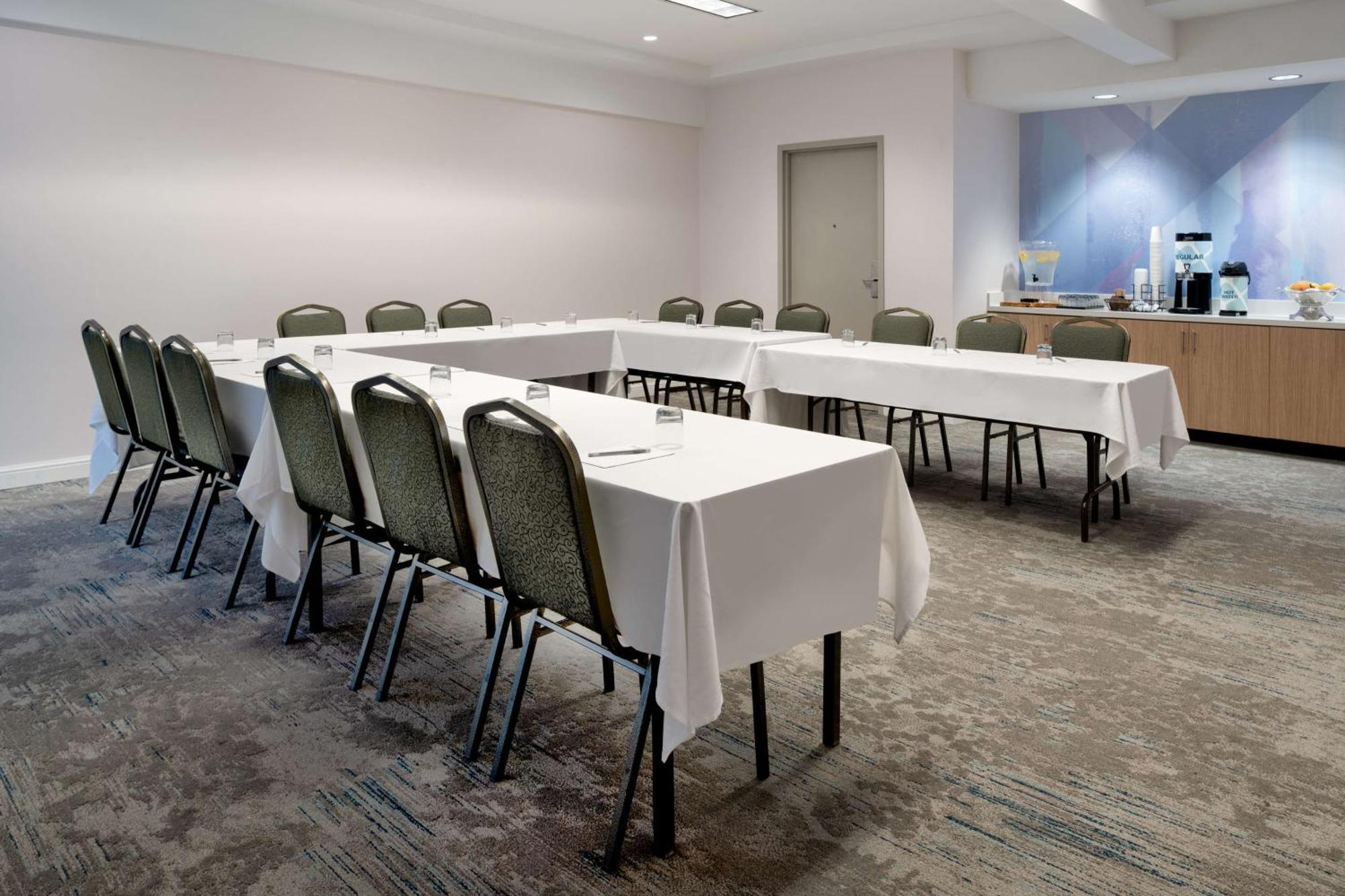 Hilton Garden Inn Фолсом Экстерьер фото