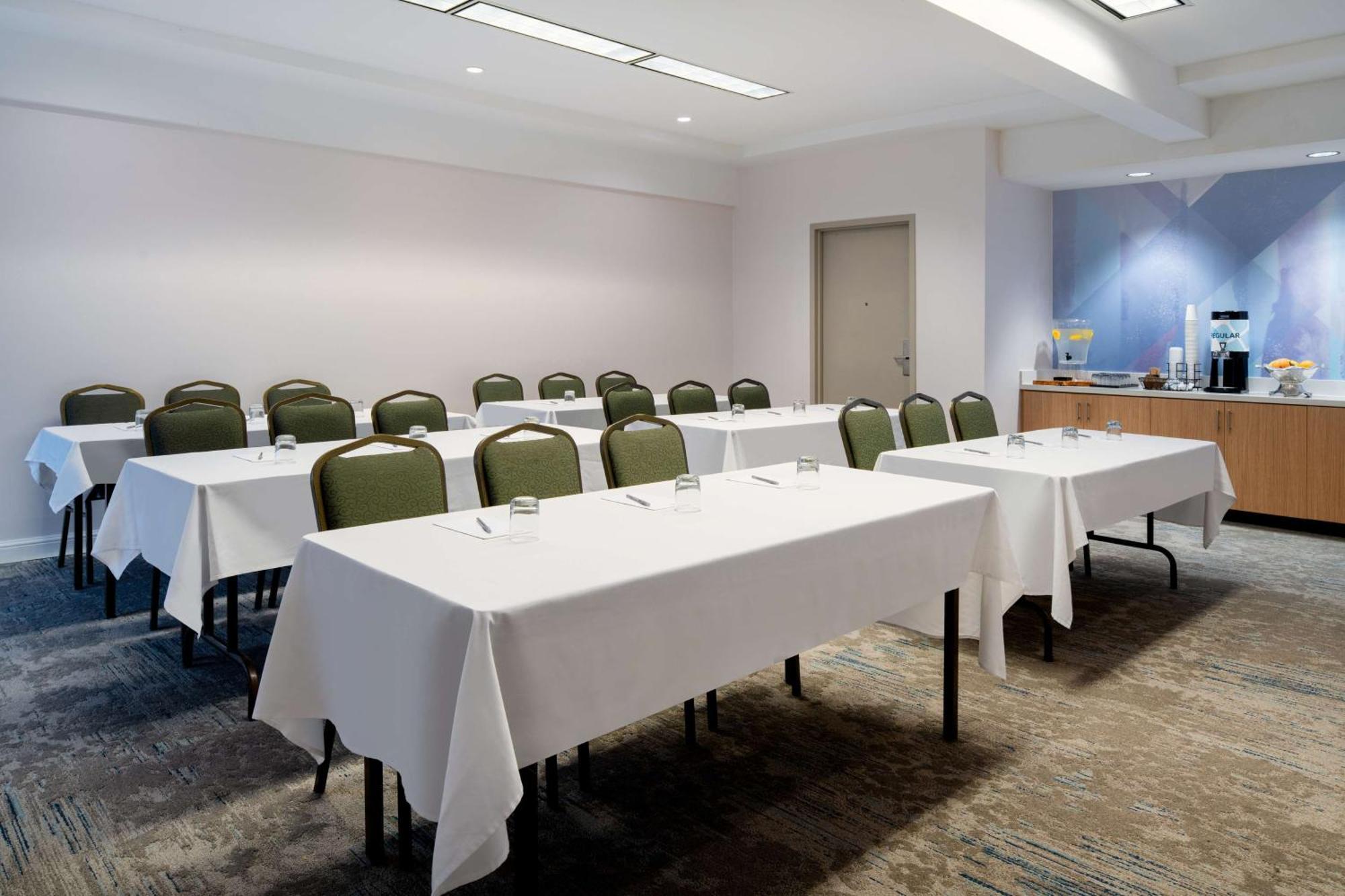 Hilton Garden Inn Фолсом Экстерьер фото