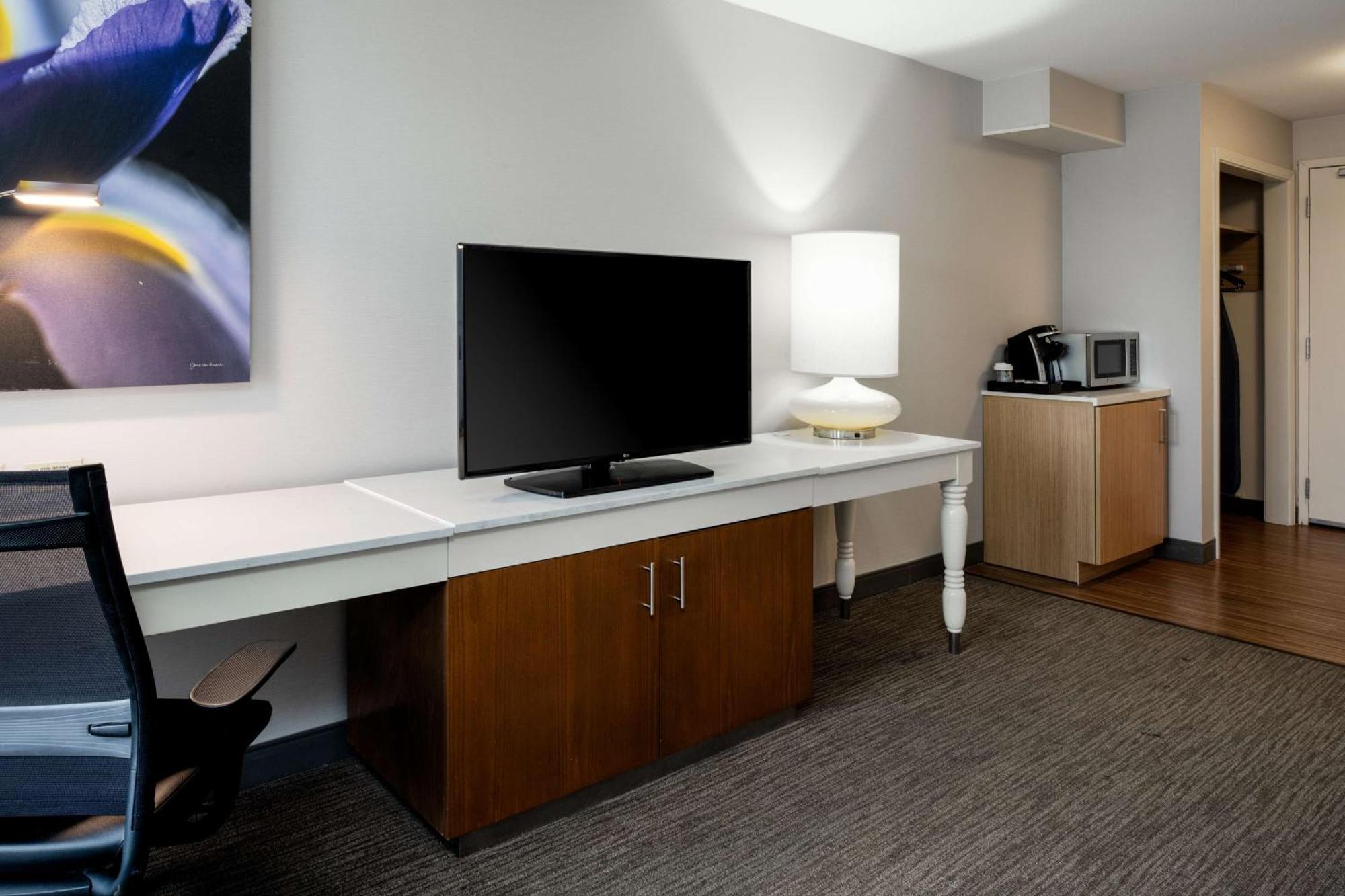 Hilton Garden Inn Фолсом Экстерьер фото