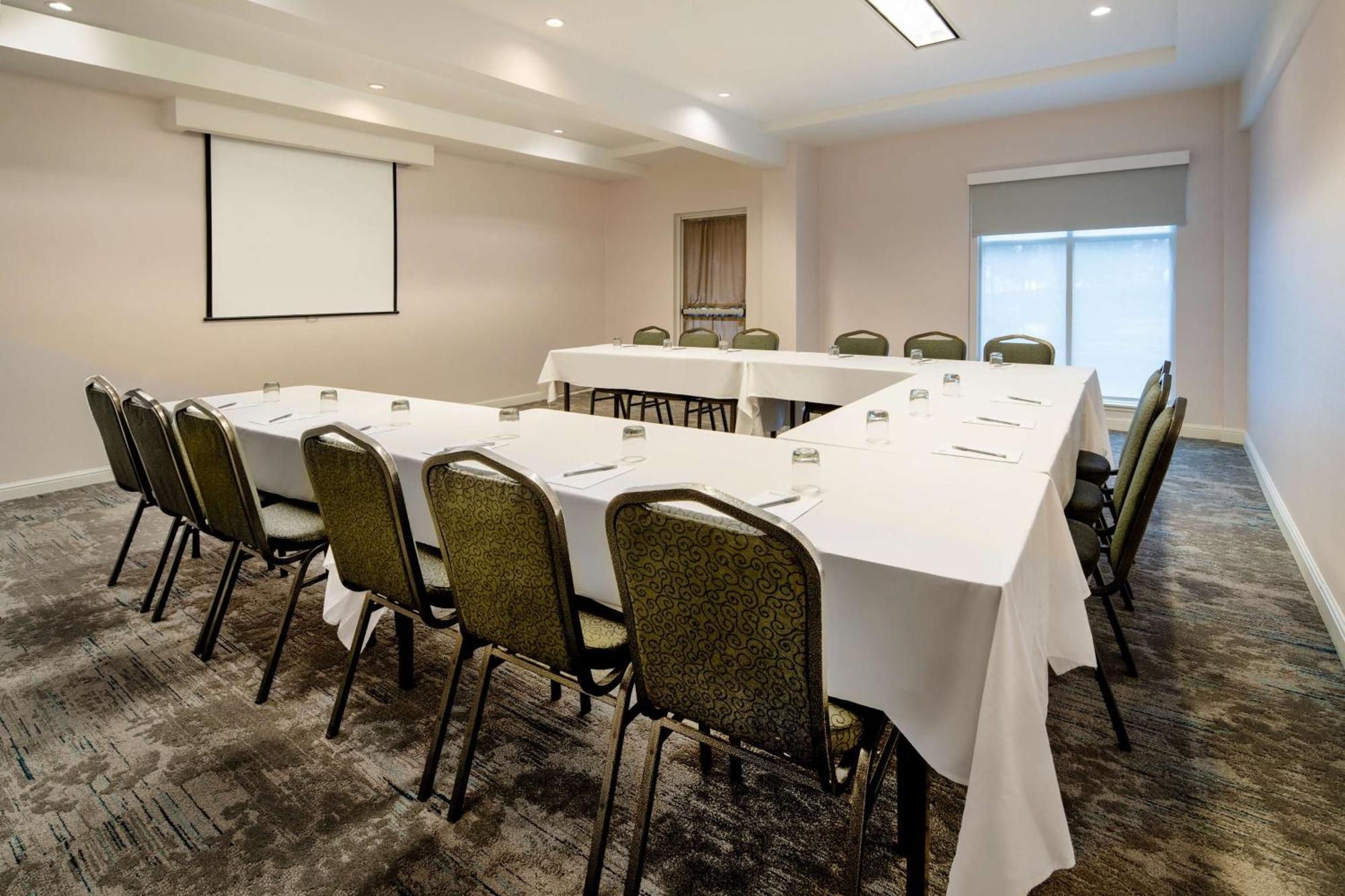 Hilton Garden Inn Фолсом Экстерьер фото
