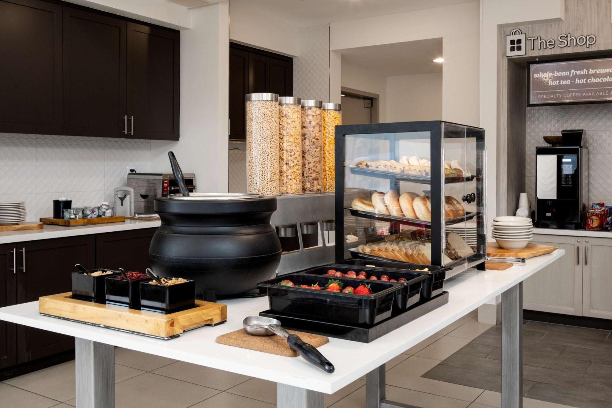 Hilton Garden Inn Фолсом Экстерьер фото
