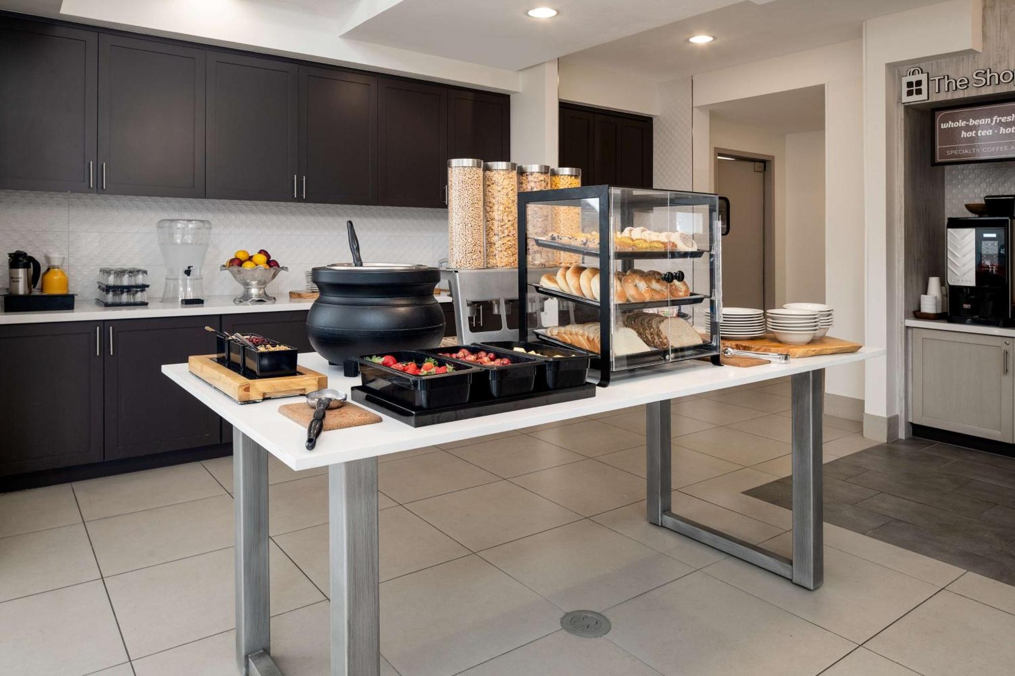 Hilton Garden Inn Фолсом Экстерьер фото