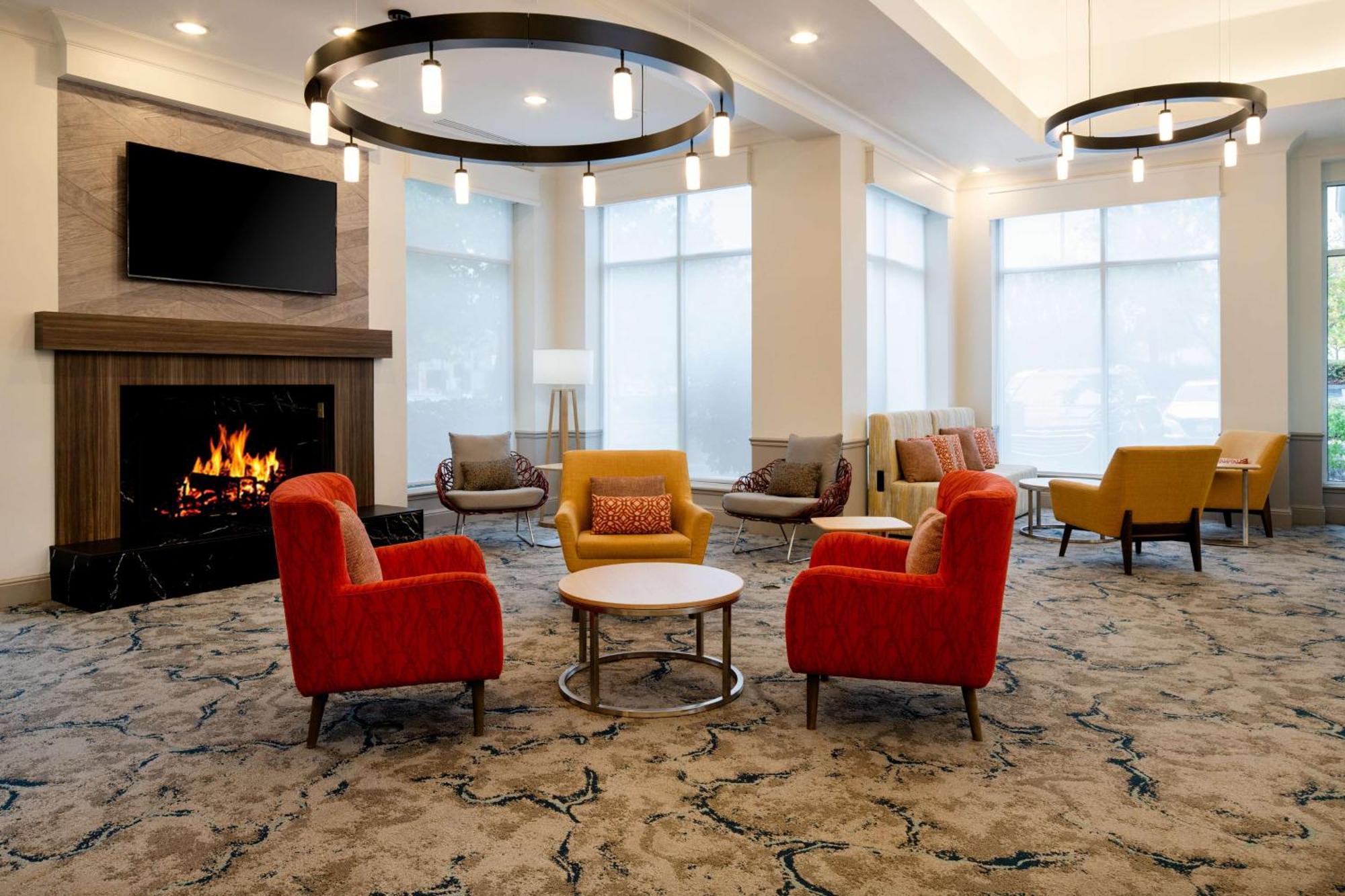 Hilton Garden Inn Фолсом Экстерьер фото